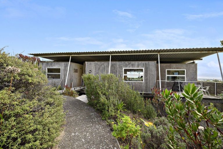 Photo of property in 64 Paetawa Road, Peka Peka, Waikanae, 5391