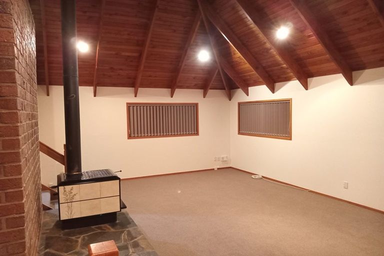 Photo of property in 55 Onewa Road, Northcote, Auckland, 0627