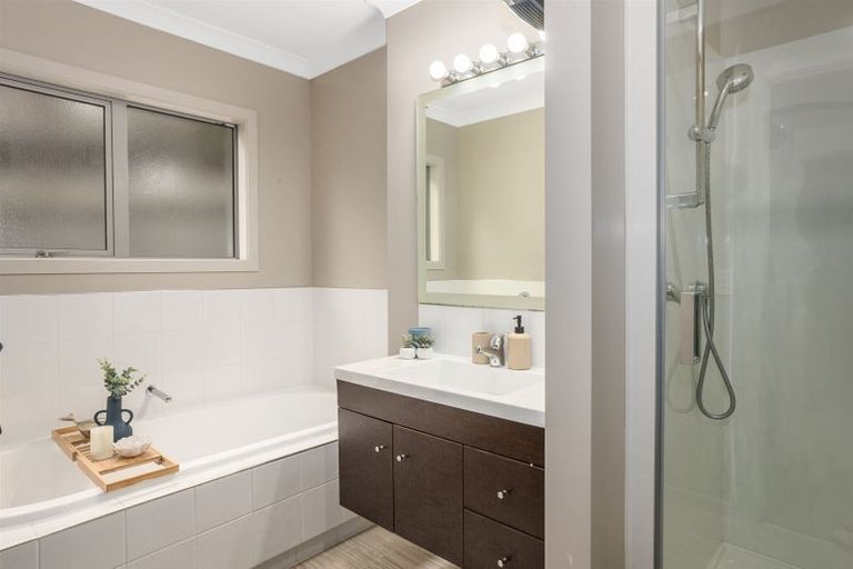 Photo of property in 5 Fiordland Place, Aotea, Porirua, 5024