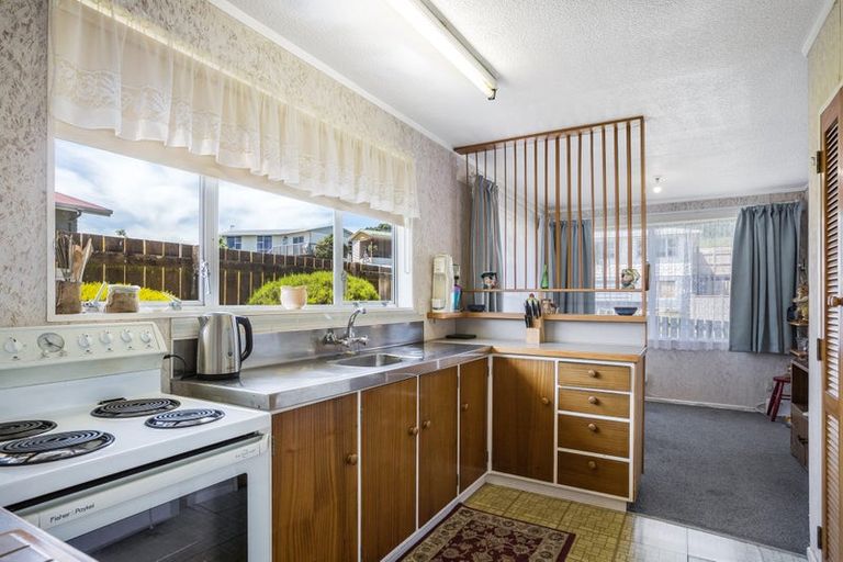 Photo of property in 69 Gloaming Hill, Titahi Bay, Porirua, 5022