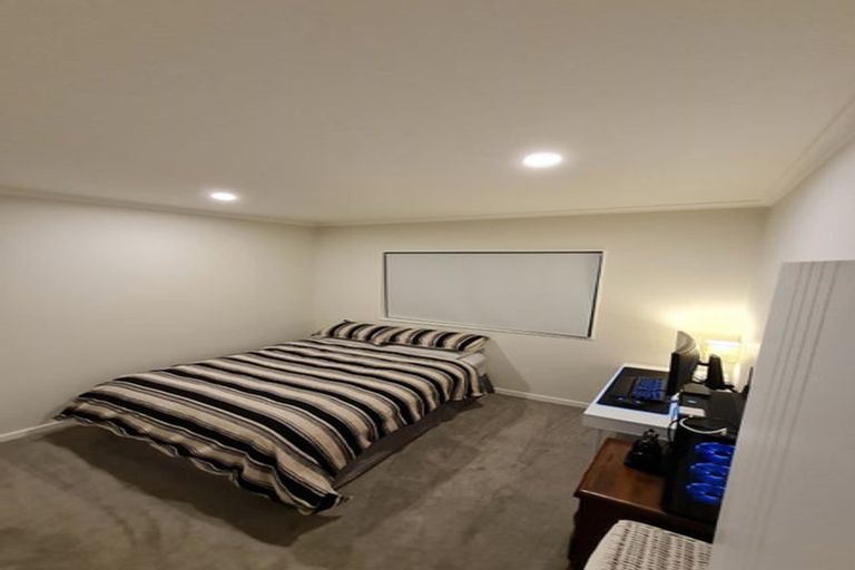 Photo of property in 13 Walter Ruddock Avenue, Kumeu, 0810