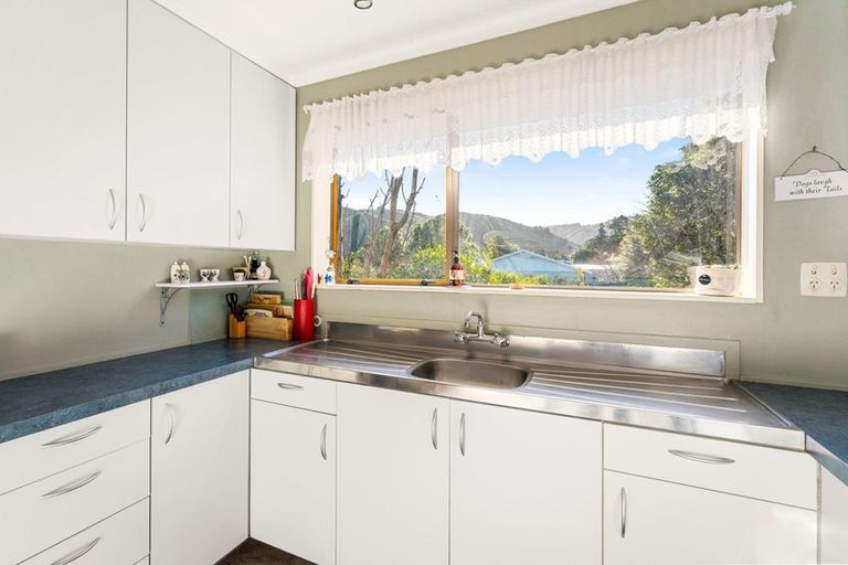 Photo of property in 21f1- Roband Crescent, Brown Owl, Upper Hutt, 5018