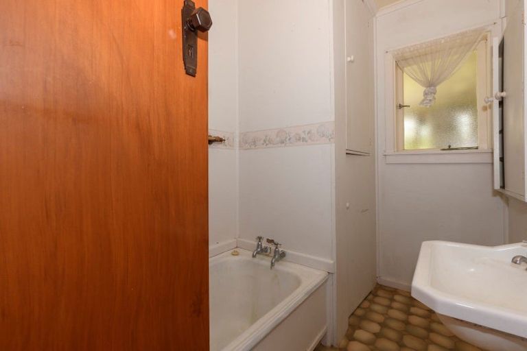 Photo of property in 15 Ngatai Road, Otumoetai, Tauranga, 3110