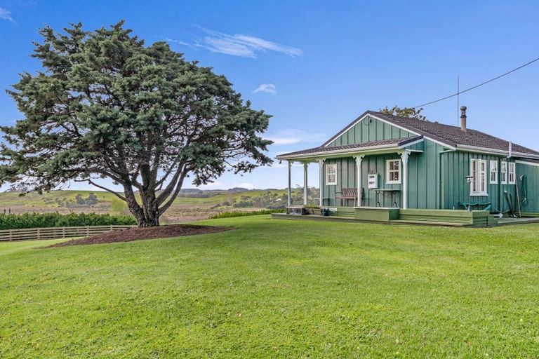 Photo of property in 5 Mcleod Road, South Head, Helensville, 0874