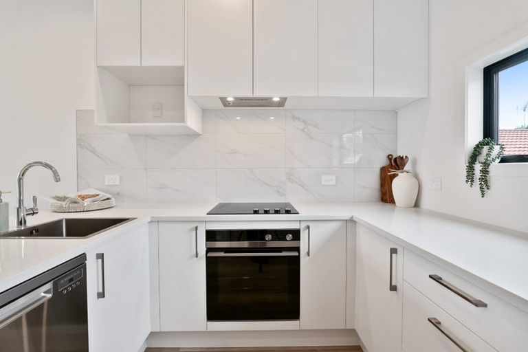 Photo of property in 3 Meg Lane, Glen Eden, Auckland, 0602
