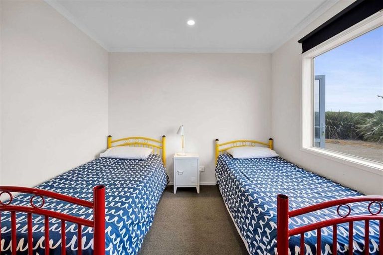 Photo of property in 10 Ironsands, Waverley, 4591