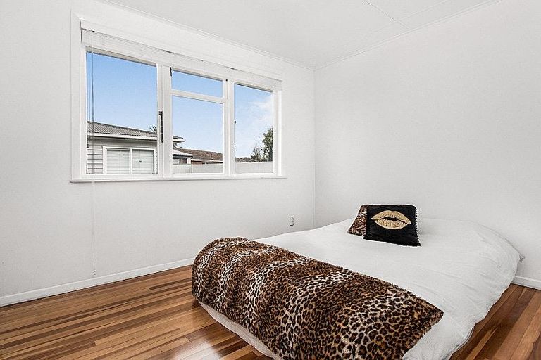Photo of property in 11 Windrush Close, Mangere, Auckland, 2022