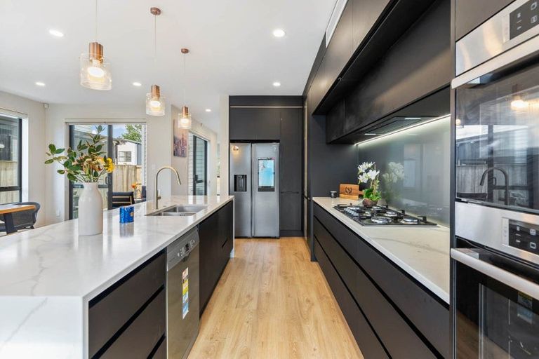 Photo of property in 8 Fjord Way, Karaka, Papakura, 2113