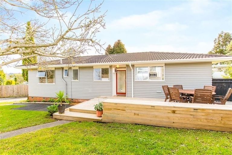Photo of property in 17 Fairdale Place, Birkdale, Auckland, 0626