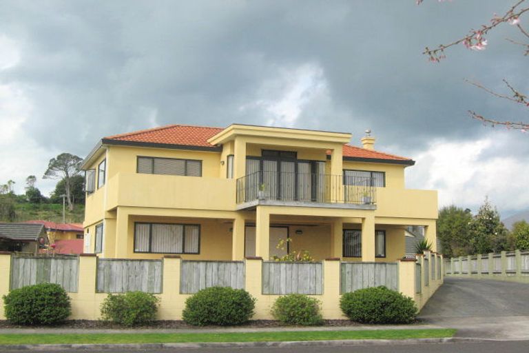 Photo of property in 13 Shelter Grove, Frankleigh Park, New Plymouth, 4310