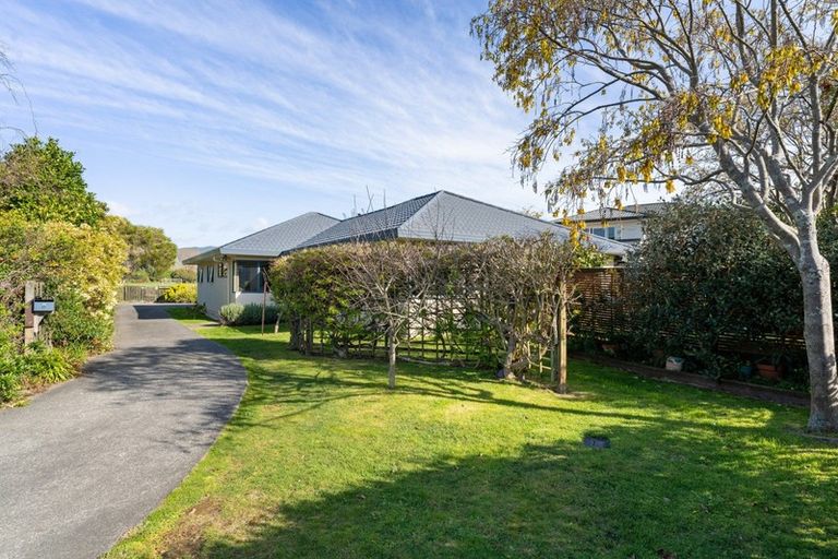 Photo of property in 8 Leigh Place, Paraparaumu Beach, Paraparaumu, 5032