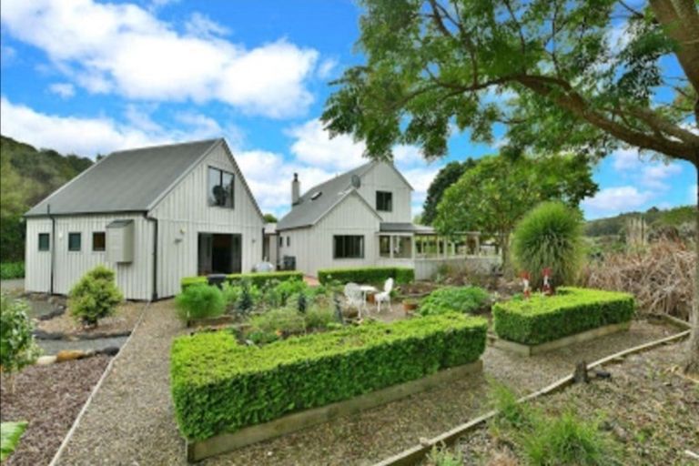 Photo of property in 420 Mangakura Road, Helensville, 0875