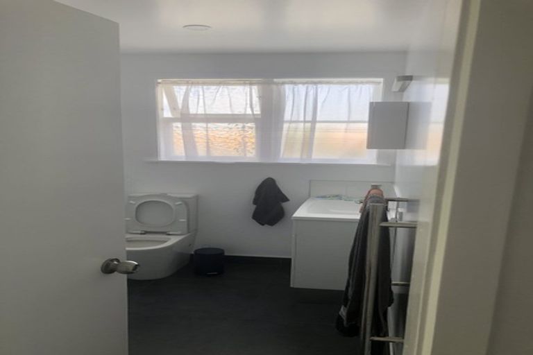 Photo of property in 11 Kotuku Street, Te Atatu Peninsula, Auckland, 0610