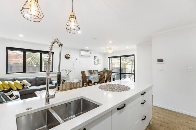 Photo of property in 8b Lynette Place, Mangere, Auckland, 2022