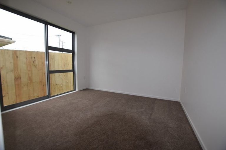 Photo of property in 62 Royal Road, Massey, Auckland, 0614