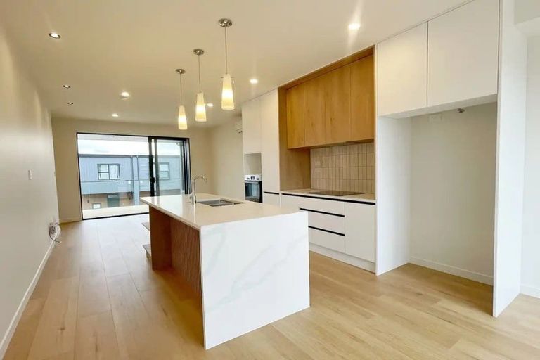 Photo of property in 9 Heketara Way, Massey, Auckland, 0614