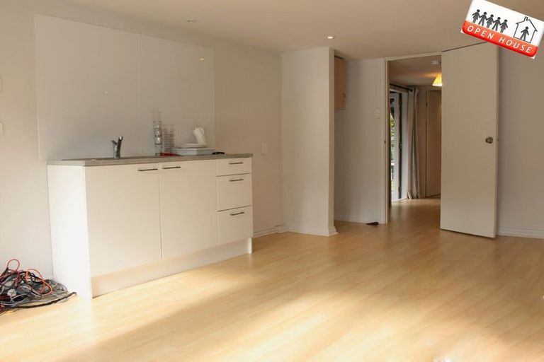 Photo of property in 1/14 Halder Place, Torbay, Auckland, 0632