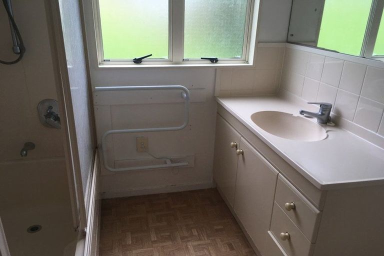 Photo of property in 8 Alice Place, Hillcrest, Auckland, 0627