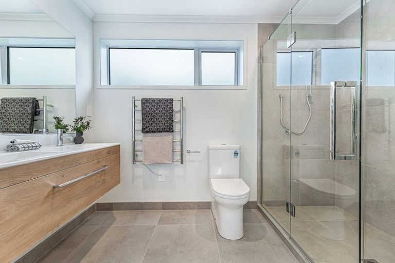 Photo of property in 10b Kotuku Street, Te Atatu Peninsula, Auckland, 0610