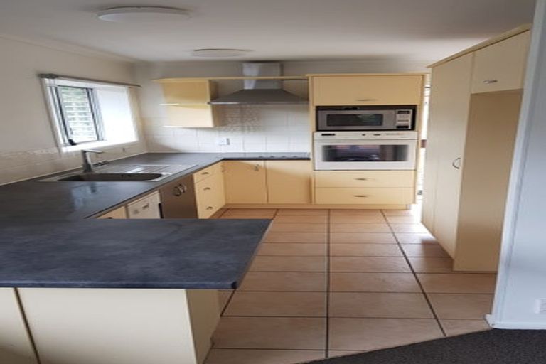 Photo of property in 2/17 Havenwood Place, Birkenhead, Auckland, 0626