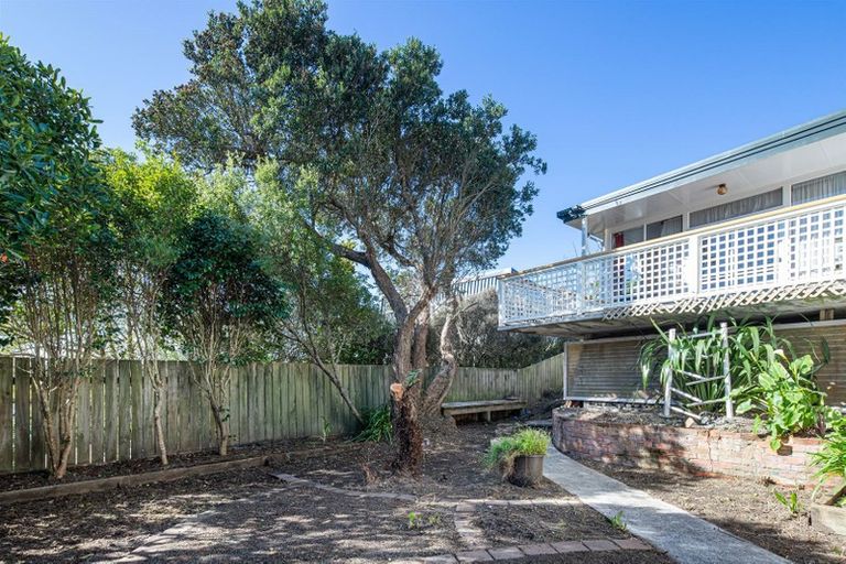 Photo of property in 54 Bassett Road, Johnsonville, Wellington, 6037