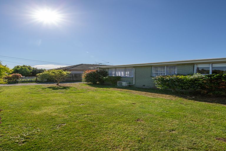 Photo of property in 19 Sturrocks Road, Redwood, Christchurch, 8051