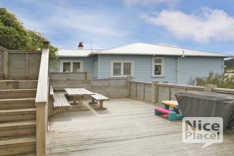 Photo of property in 64 Eden Street, Island Bay, Wellington, 6023