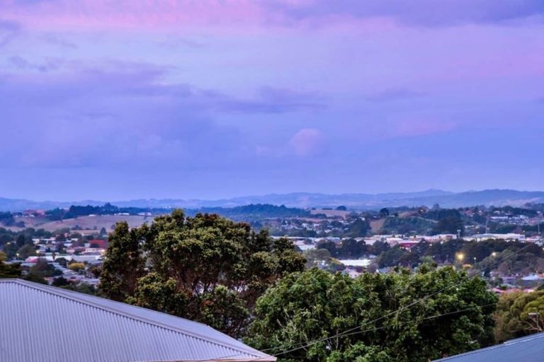 Photo of property in 10 Hamlet Place, Pukekohe, 2120