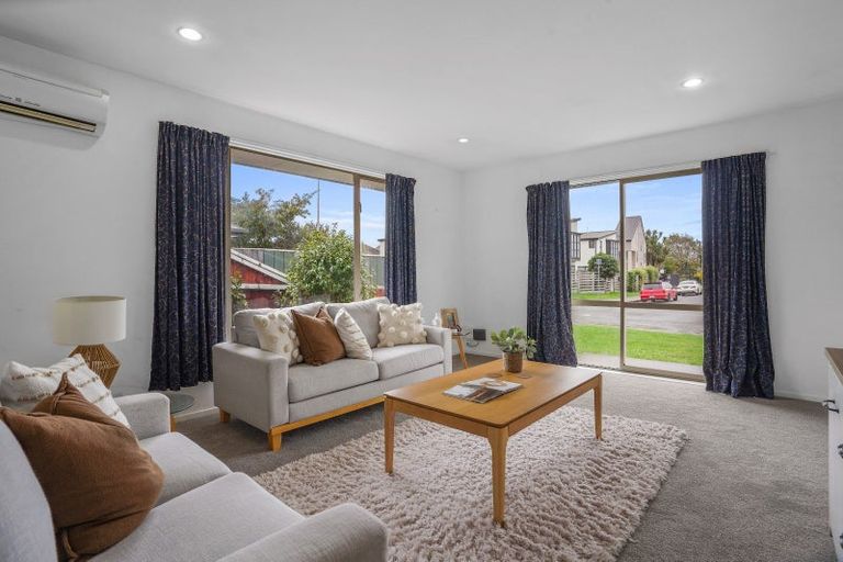 Photo of property in 17 Broadbent Street, Riccarton, Christchurch, 8041