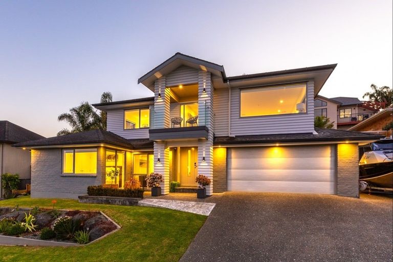 Photo of property in 96 Grovenor Drive, Orewa, 0931