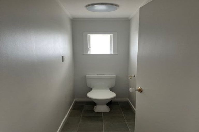Photo of property in 11 Thomas Rea Place, Te Atatu South, Auckland, 0610