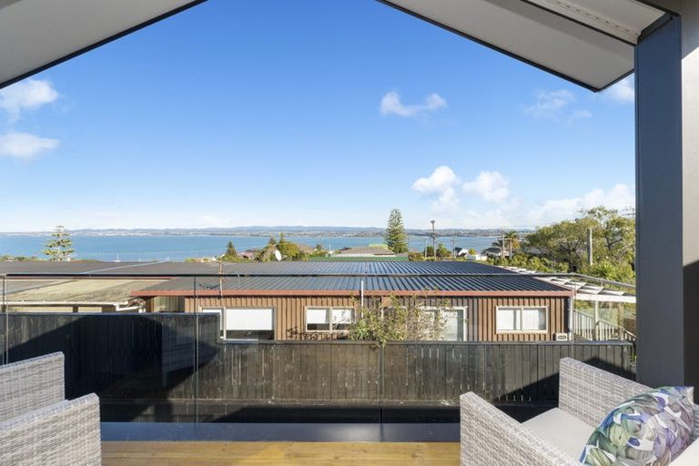 Photo of property in 8b Hadfield Street, Beach Haven, Auckland, 0626
