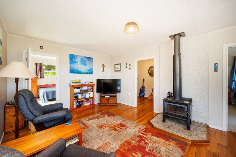 Photo of property in 15 Ferry Street, Foxton Beach, Foxton, 4815