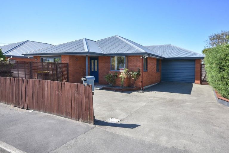 Photo of property in 33 Macandrew Road, South Dunedin, Dunedin, 9012
