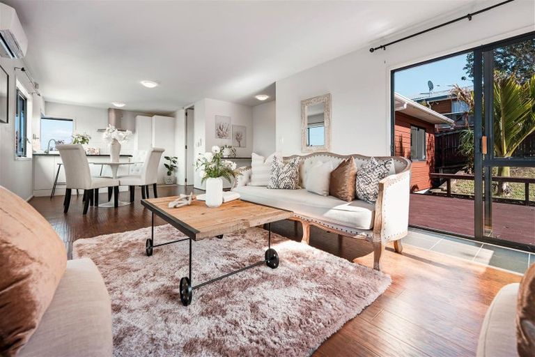 Photo of property in 1/3 Valecrest Place, Bayview, Auckland, 0629