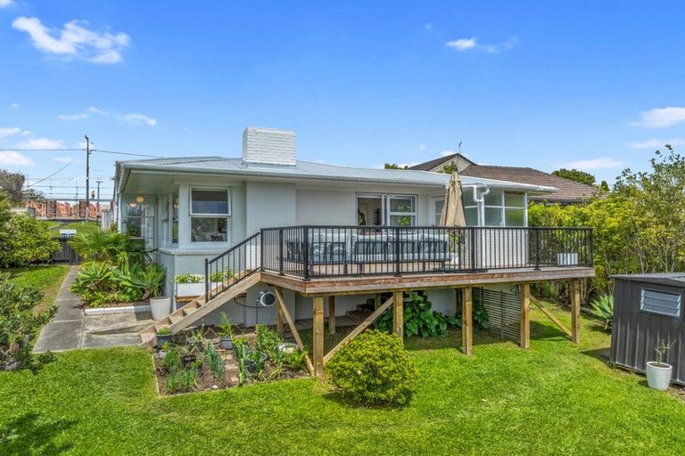 Photo of property in 3/619 Beach Road, Rothesay Bay, Auckland, 0630
