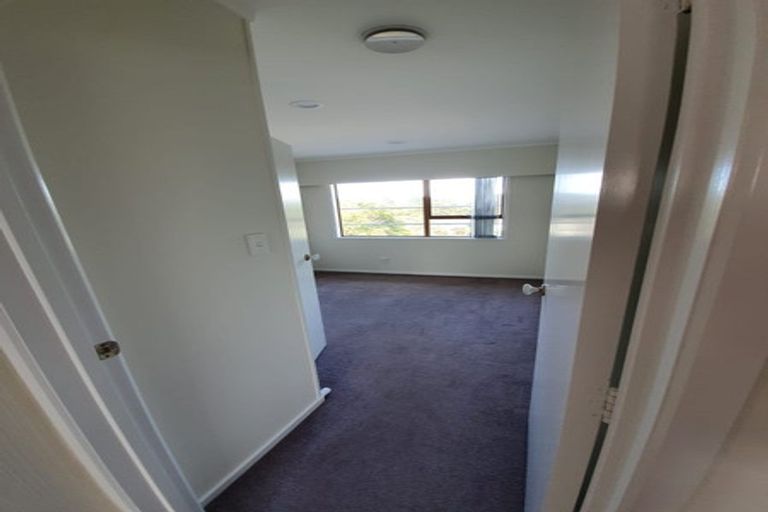 Photo of property in 43 Girrahween Drive, Totara Vale, Auckland, 0629