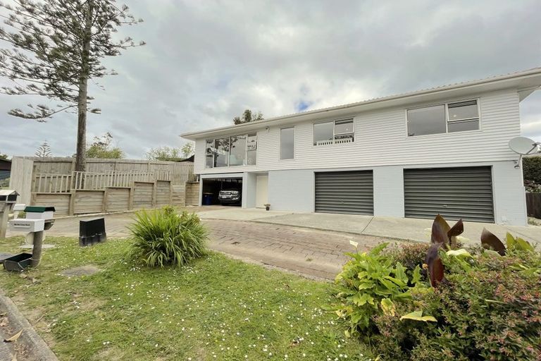 Photo of property in 13 Seabar Place, Glen Eden, Auckland, 0602