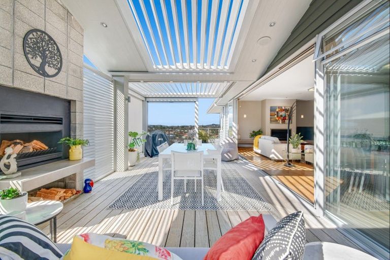 Photo of property in 39 Grand Drive, Orewa, 0931