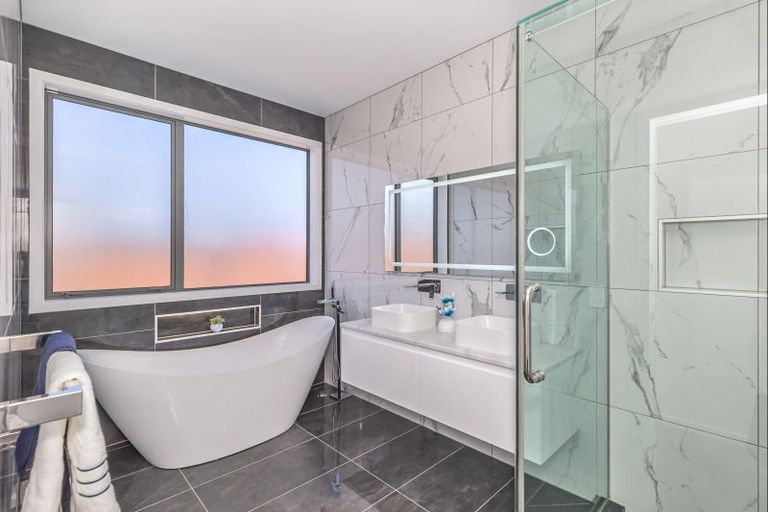 Photo of property in 18 Phoenix Palms Grove, Levin, 5510
