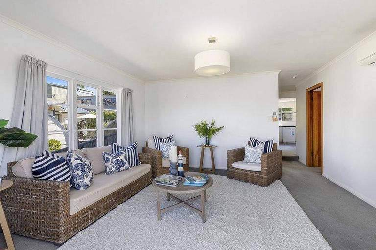 Photo of property in 7 Onepoto Road, Titahi Bay, Porirua, 5022