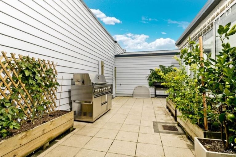 Photo of property in 36 Gunner Drive, Te Atatu Peninsula, Auckland, 0610