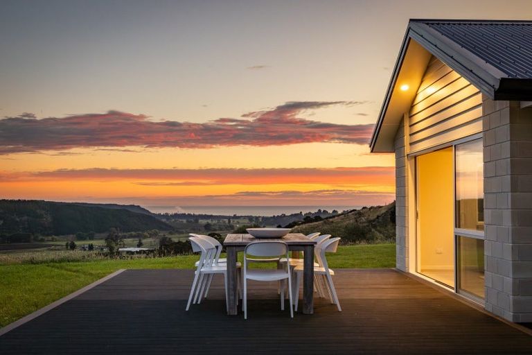 Photo of property in 170 Eskridge Drive, Eskdale, Napier, 4182