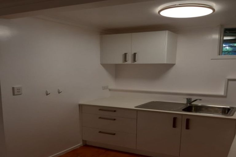 Photo of property in 41 Hatherlow Street, Glenfield, Auckland, 0629