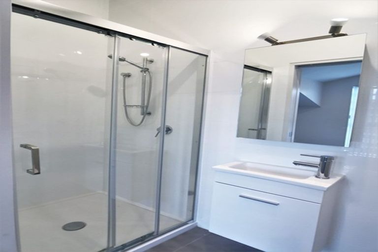 Photo of property in 2/10 Silver Moon Road, Albany Heights, Auckland, 0632