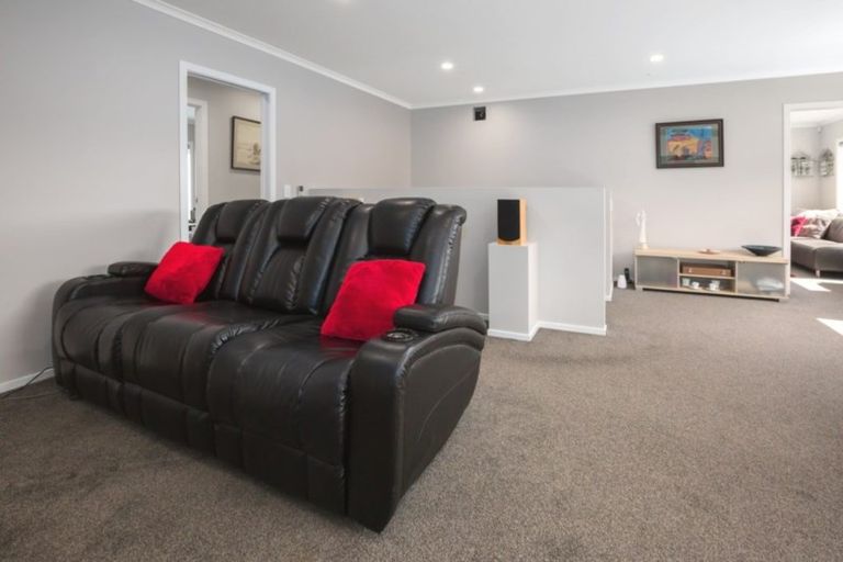 Photo of property in 136 Navigation Drive, Whitby, Porirua, 5024