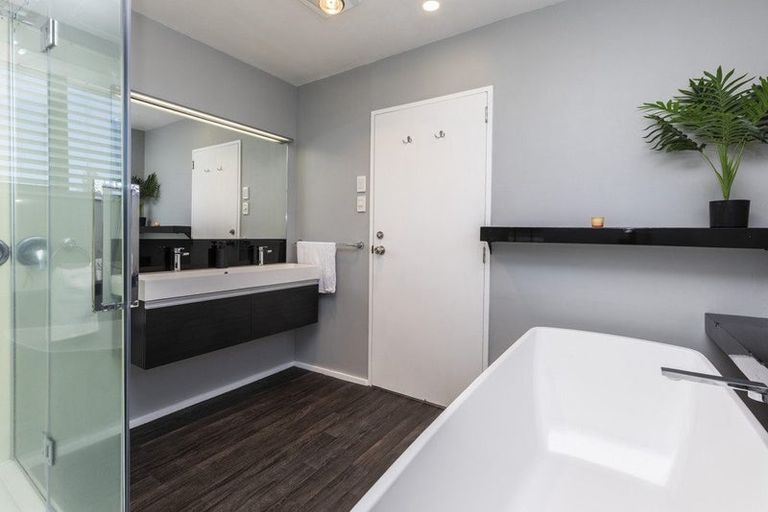 Photo of property in 19 Inglis Street, Phillipstown, Christchurch, 8011