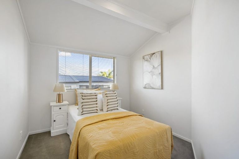 Photo of property in 23 Kiteroa Terrace, Rothesay Bay, Auckland, 0630
