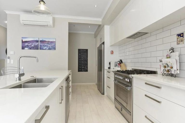 Photo of property in 2 Kotuku Lane, Hobsonville, Auckland, 0616