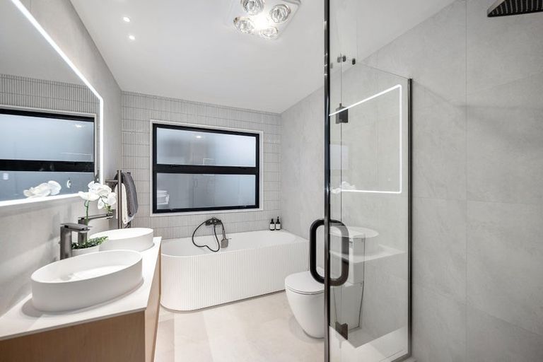 Photo of property in 2/1 Montana Avenue, Murrays Bay, Auckland, 0630